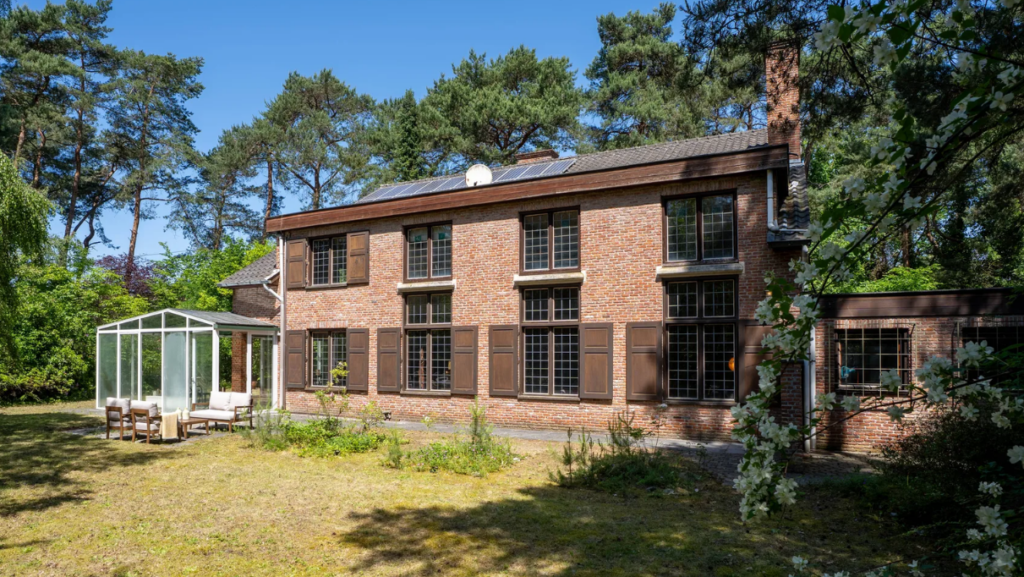 Funda-droomhuis met 19 kamers en privé-bos blijkt een stuk goedkoper dan je denkt!