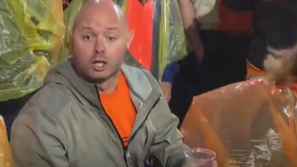 Gefrustreerde Oranje-fan gaat wereldwijd knettertje viral na verloren oefenwedstrijd tegen Algerije
