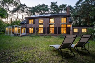 Funda-droomhuis met 19 kamers en privé-bos blijkt een stuk goedkoper dan je denkt!