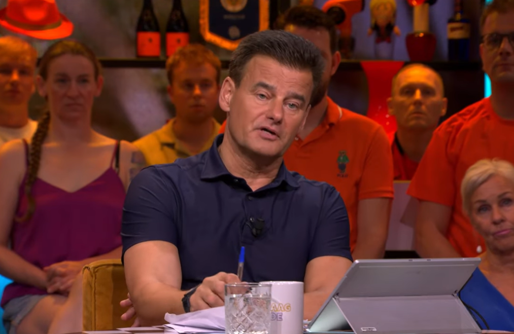 Onschuldige grap Wilfred Genee loopt uit op heftige ruzie met Johan Derksen: "Lage opmerking!"