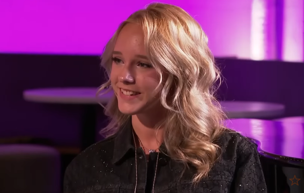 Emma Kok (18) heeft een nieuwe liefde: een voetballer "Intiem gespot"