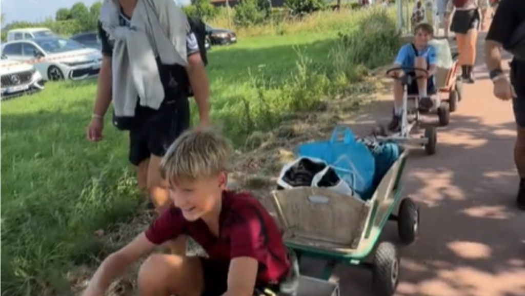 Kinderen gaan viral met geniaal plan om geld te verdienen aan Tomorrowland-bezoekers 