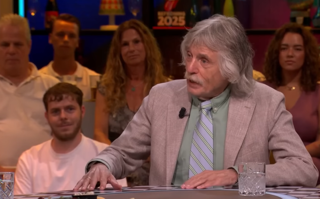 Johan Derksen dreigt met vertrek bij VI om opvallende reden: ‘Dat is leeftijdsdiscriminatie’