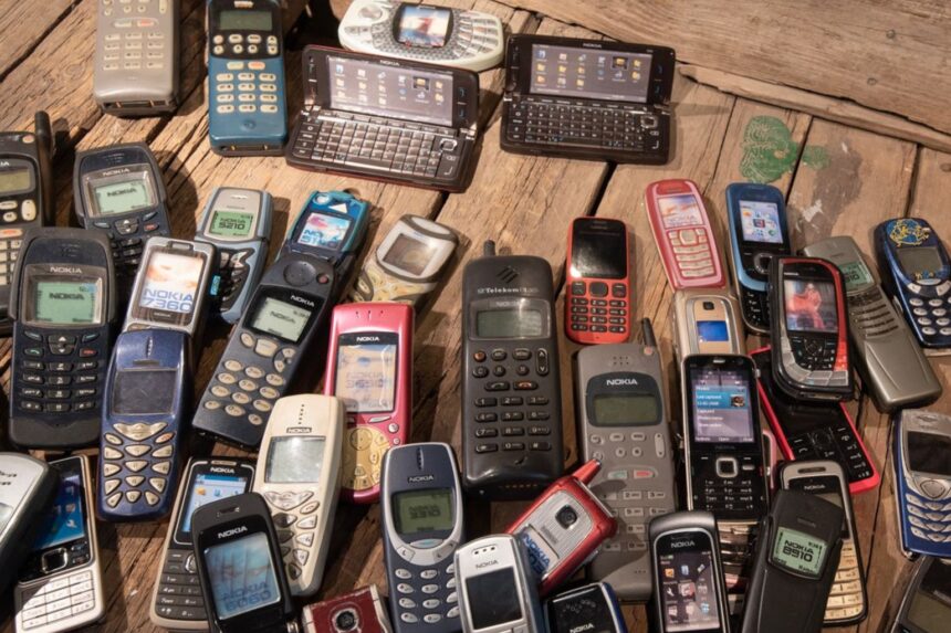 Deze oude modellen mobiele telefoons kunnen nu een fortuin waard zijn! 