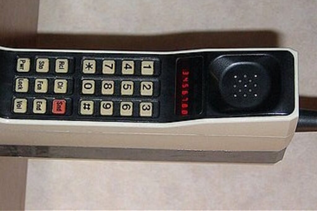 Deze oude modellen mobiele telefoons kunnen nu een fortuin waard zijn!
