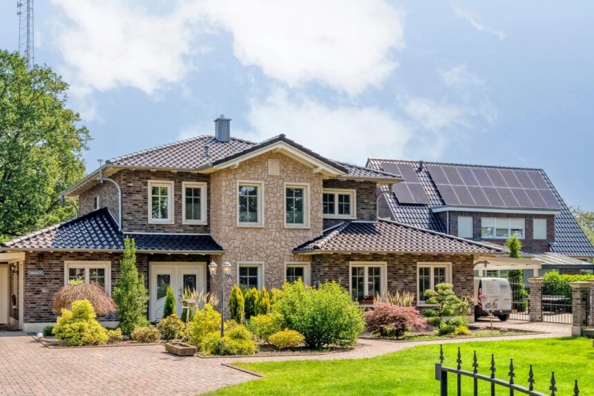 Kolossale Duitse villa met privé-zwembad op 10 km van Nederlandse grens voor een prikkie op Funda