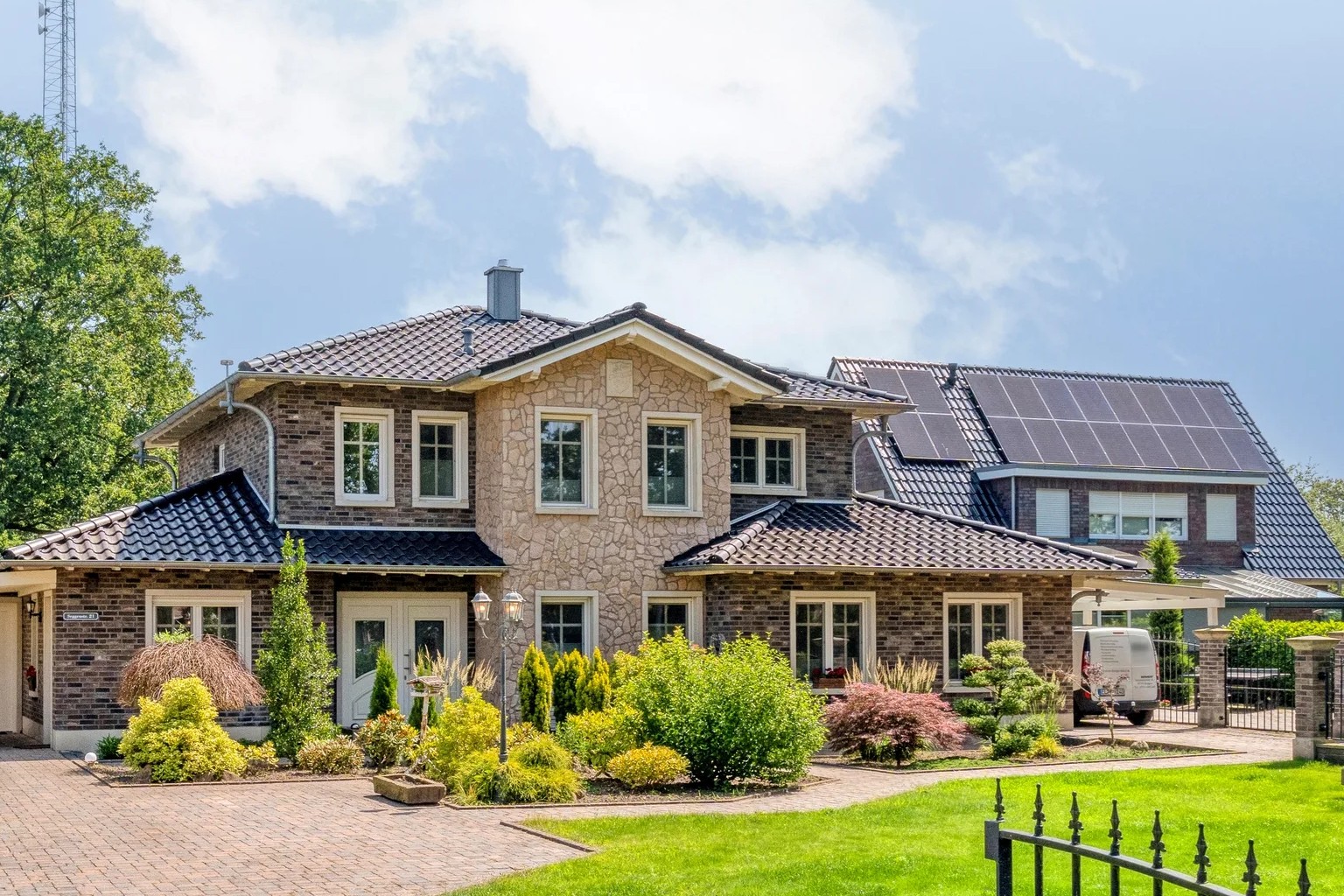 Kolossale Duitse villa met privé-zwembad op 10 km van Nederlandse grens voor een prikkie op Funda