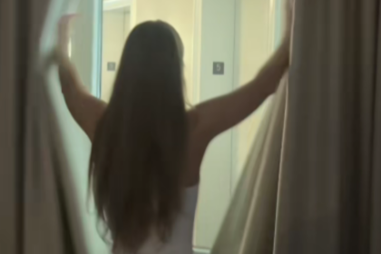 Uitzicht van dames die ‘hotelkamer met uitzicht’ boeken blijkt toch wat tegen te vallen