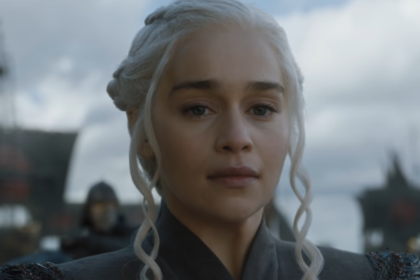 Body double van Emilia Clarke heeft méér volgers dan de actrice zelf en deze bikinifoto’s verklaren waarom