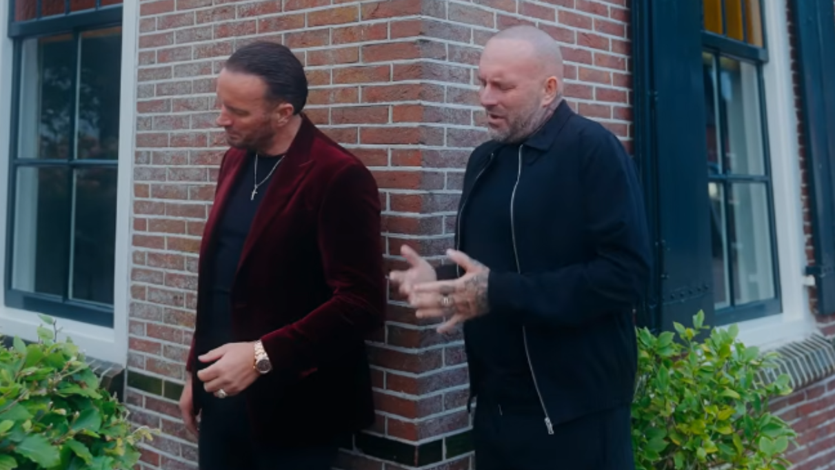 Dean Saunders brengt samen met Frank van Etten nummer uit voor overleden broer: ‘Voor jou, Ben’