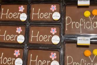 24 stickers die misschien niet op de meest handige plek geplakt zijn