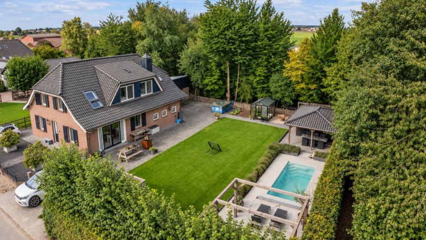 Duitse villa met zwembad op 5 minuten van de Nederlandse grens voor ‘een prikkie’ op Funda