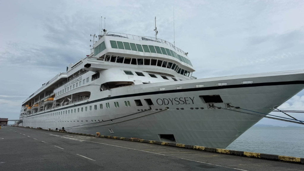 ‘Eeuwigdurende cruise’ draait uit op nachtmerrie: alle passagiers in Cambodja van boord gezet